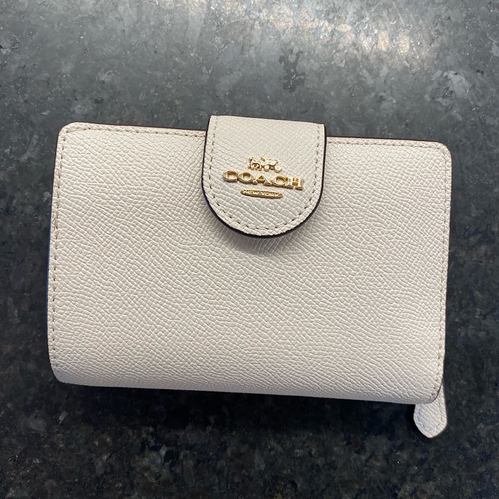 Coach Medium Corner Zip Wallet